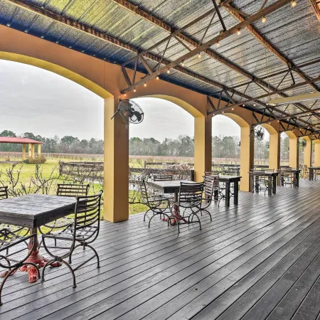 Blue Jay Cottage - Pittsburg Studio on Winery! Hoteles en Condado de Camp