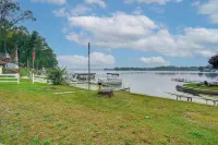 Webster Lake Home w/ Patio ~ 3 Mi to Town! - 2-Star