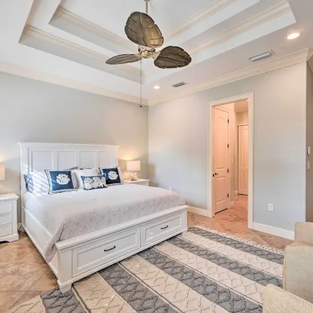 Coastal Naples Getaway ~ 2 Mi to Beaches!