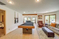 Modern Retreat w/ Hot Tub - Steps to Lake Chelan! - Homestays