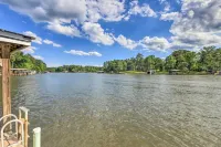Lakefront Retreat w/ Deep Water + Great Views! - 3-stjärniga