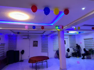 Zarmmak Hôtels à proximité de : Lekki Market