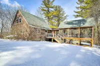 West Cornwall Cabin ~ 4 Mi to Covered Bridge! - Pet friendly