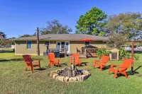 Pottsboro Home on 2 Acres w/ Hot Tub, Near Marina! - Wifi
