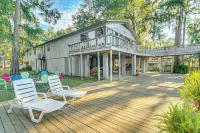 Lakefront Home: Deck, Grills & Fire Pit in Karnack - parking