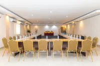RedDoorz Plus @ Paal 2 Manado Hotels in Mapanget