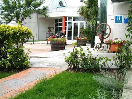 Hotel Air Penedès Отели рядом с достопримечательностью «Torres»