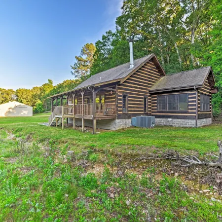 Quiet Cabin Retreat on 30 Acres Near Kentucky Lake
