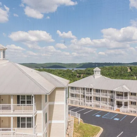 Ozark Mountain Getaway -Lake Access - Beautiful Views - Close to SDC!