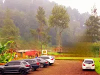 Ciwidey Jungle Camp & Villa Hotel dekat Pangalengan