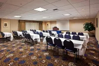 Holiday Inn Express & Suites Seattle-Sea-Tac Airport
