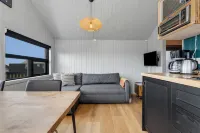 Ocean Break Cabins فنادق في Gardur