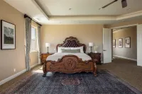 Sangiovese by AvantStay Spectacular Estate w Pool Hot Tub Putting Green