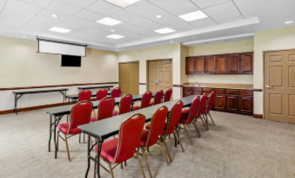 Country Inn & Suites by Radisson, Princeton, WV