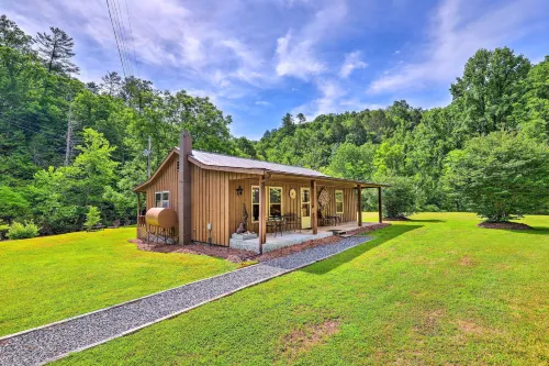 Bonfires and Bbqs! Creekside Retreat in Marshall - Parkplatz