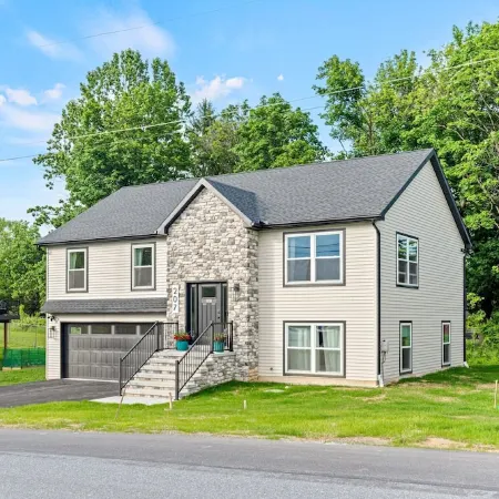 The Respite: Spacious beautiful new build, sleeps 8-10. 7 minutes from Hershey.