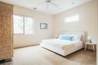 Firefly by AvantStay Spacious Backyard w Pool Hot Tub 라 퀸타 도서관 주변 호텔