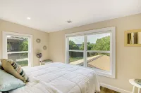 Waterfront Escape in Cub Run w/ Deck & Hot Tub! - 3 tähden