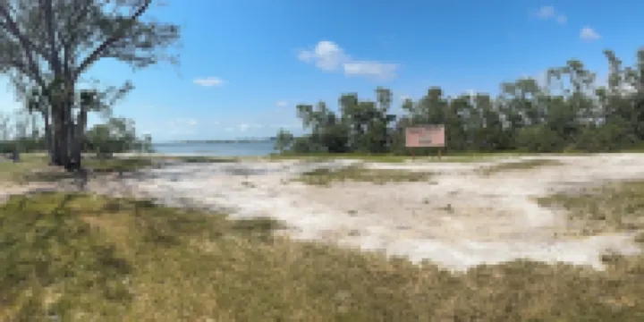 2bed 2 bath sleeps 6. Walk to the water, less than a mile to Anna Maria Island