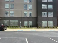 La Quinta Inn & Suites by Wyndham Opelika Auburn - parking