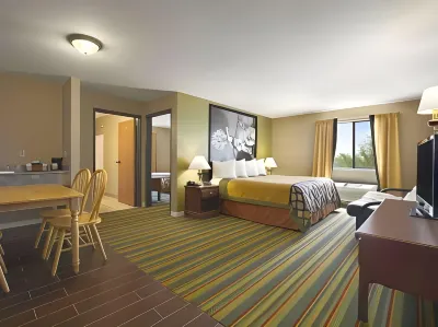 Super 8 by Wyndham Childress Hotel di 