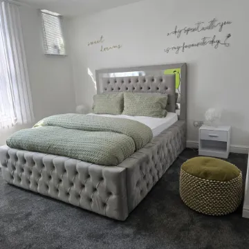 Luxury stylish Charming City Apartment with Private Entrance in Wolverhampton Отели в г. Уольверхэмптон