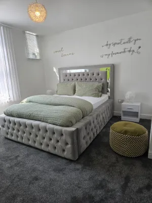 Luxury stylish Charming City Apartment with Private Entrance in Wolverhampton