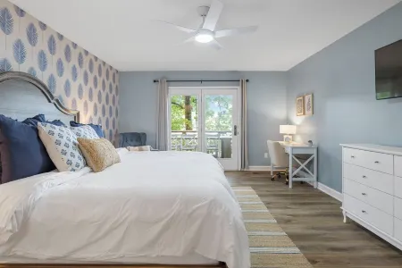 Lakeside Luxury: Private Dock, Kayaks, Game Room Отели в г. Содди-Дейзи