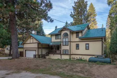 Yosemite Heights on Big Creek Отели рядом с достопримечательностью «Тенайя Лодж эт Йосемити»