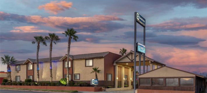 Best Western Desert Winds Hotels in Kern County