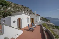 Beautiful Villa with magnificent terrace overlooking the sea