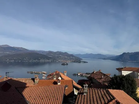 Gorgeous apartment with terrace and lake view in Someraro Stresa