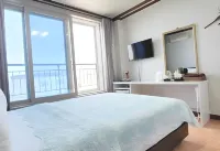 Yeongdeok Goraebul Hotels near Koraebul-haesuyokchang