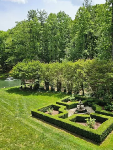 3 bedroom cabin w/hot tub