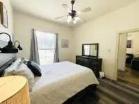 New Orleans Style Decor and Serene Setting - Spacious Tranquil Haven Hotels in Tangipahoa Parish