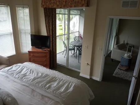 Naples, FL.  Lely Resort Gorgeous 2 bed, plus den sleeps 6. Free Golf till 10/15