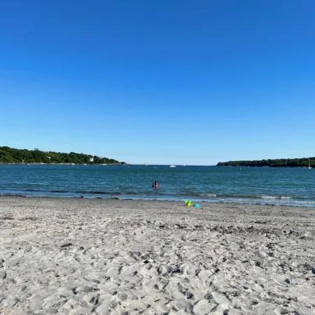 Great location! Short walk to the beach, 5min drive to center! A lot of capacity