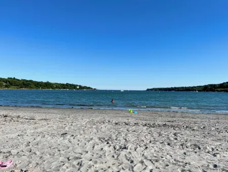 Great location! Short walk to the beach, 5min drive to center! A lot of capacity