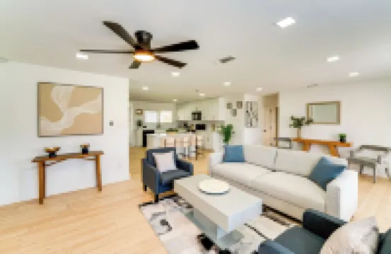 Stylish Irving Retreat w/ Patio & Fire Pit