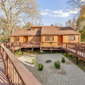 A&M Cabin-Pool Table Deck BBQ-10mins Kyle Field
