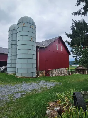 Farmstay with pool and firepit