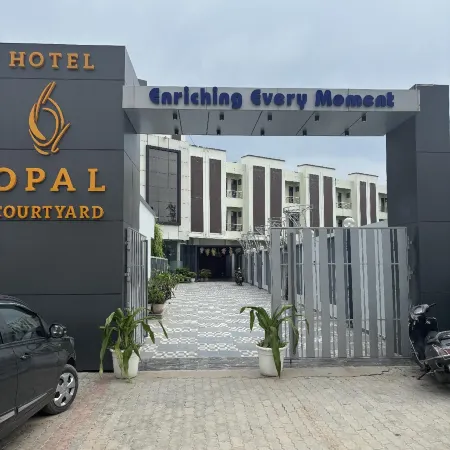 Hotel Opal Courtyard