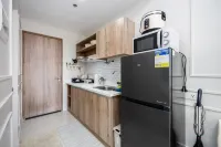 Modern Nordic Studio with Balcony and Pool in Primeworld District Near Airport - Alloggi