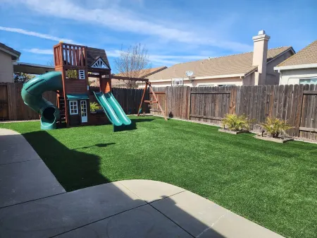 Home Away From Home!Family Friendly near popular attractions in Elk Grove! Отели рядом с достопримечательностью «Парк Вельма & Лестер Кинг»