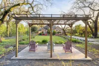 Valley of the Moon by Avantstay Tranquil Escape, Large Yard w/ Hot Tub & Fire Pit