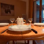 Le nid de Beauregard: One-bedroom apartment with terrace and forest view. Hotels in Bagnères-de-Luchon