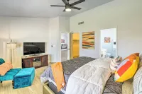 Group Getaway in Glendale < 1 Mi to Westgate! - 주차장