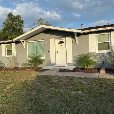 Minutes to Weeki Wachee Head Springs Pool AND hot tub!