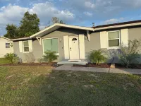Minutes to Weeki Wachee Head Springs Pool AND hot tub!