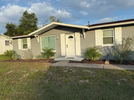 Minutes to Weeki Wachee Head Springs Pool AND hot tub! Отели рядом с достопримечательностью «Уики Уэши Спринг»